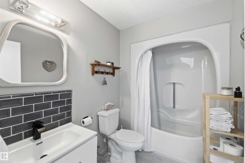 4335 53 Avenue, Tofield, AB - Indoor Photo Showing Bathroom