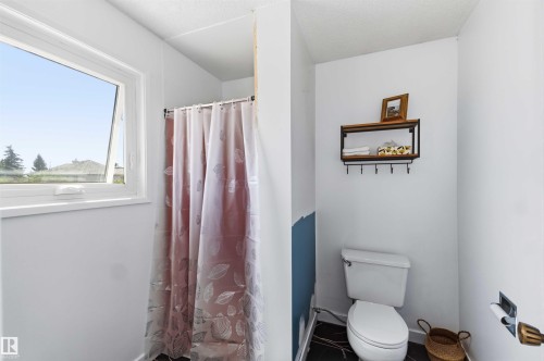 4335 53 Avenue, Tofield, AB - Indoor Photo Showing Bathroom