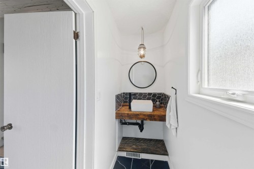 4335 53 Avenue, Tofield, AB - Indoor Photo Showing Bathroom