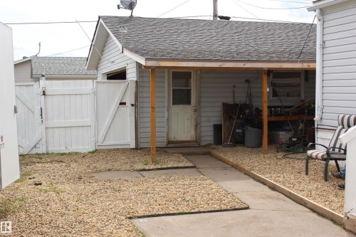 Detached garage structure featuring a covered outdoor area - 4839 49 Avenue, Chipman, AB 