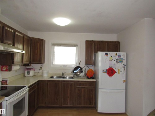 2025 108 Street, Edmonton, AB - Indoor Photo Showing Kitchen With Double Sink