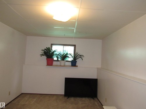 2025 108 Street, Edmonton, AB - Indoor Photo Showing Other Room