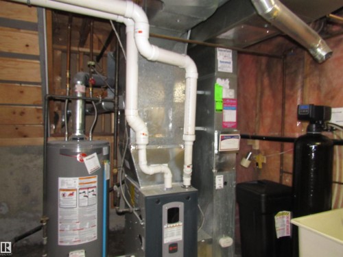 2025 108 Street, Edmonton, AB - Indoor Photo Showing Basement