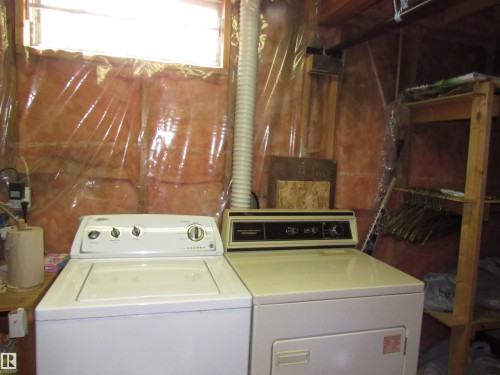 2025 108 Street, Edmonton, AB - Indoor Photo Showing Laundry Room