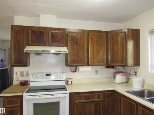 2025 108 Street, Edmonton, AB - Indoor Photo Showing Kitchen