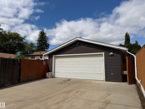 4507 46 Avenue, Wetaskiwin, AB - Outdoor With Exterior