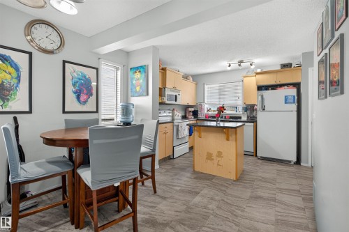 9110 Scott Crescent, Edmonton, AB 