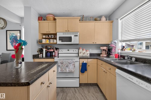 9110 Scott Crescent, Edmonton, AB 
