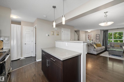 1922 74 Street, Edmonton, AB 