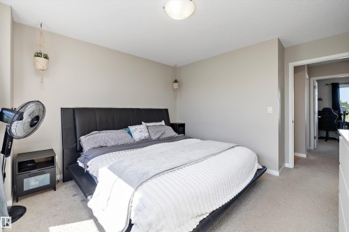1922 74 Street, Edmonton, AB 