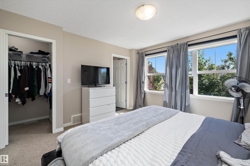 1922 74 Street, Edmonton, AB 