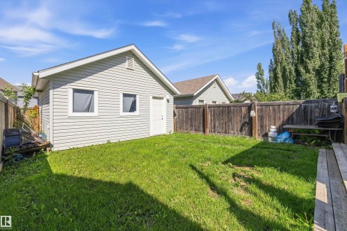 1922 74 Street, Edmonton, AB 