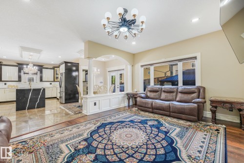 1511 68 Street Sw, Edmonton, AB - Indoor Photo Showing Living Room