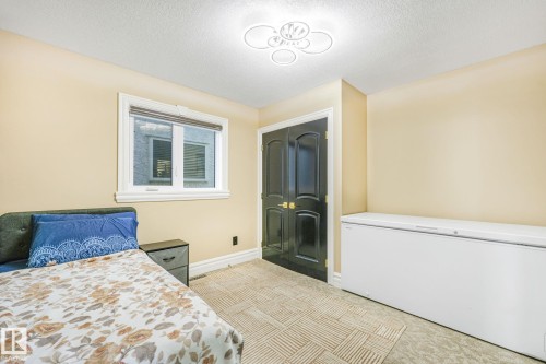 1511 68 Street Sw, Edmonton, AB - Indoor Photo Showing Bedroom