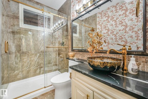 1511 68 Street Sw, Edmonton, AB - Indoor Photo Showing Bathroom