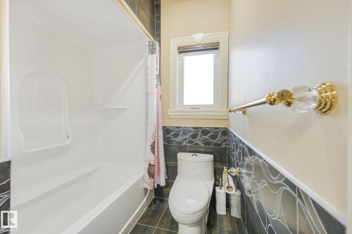 1511 68 Street Sw, Edmonton, AB - Indoor Photo Showing Bathroom