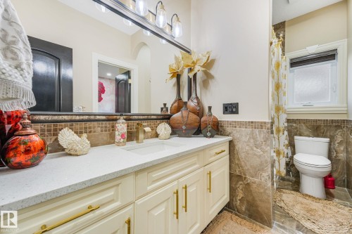 1511 68 Street Sw, Edmonton, AB - Indoor Photo Showing Bathroom