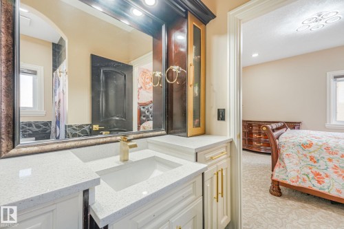 1511 68 Street Sw, Edmonton, AB - Indoor Photo Showing Bathroom