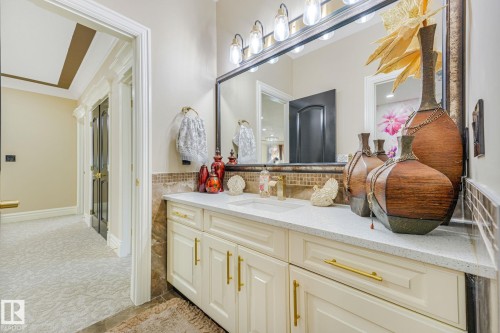 1511 68 Street Sw, Edmonton, AB - Indoor Photo Showing Bathroom