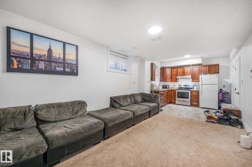 1511 68 Street Sw, Edmonton, AB - Indoor Photo Showing Living Room