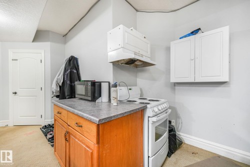 1511 68 Street Sw, Edmonton, AB - Indoor Photo Showing Kitchen
