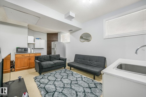 1511 68 Street Sw, Edmonton, AB - Indoor