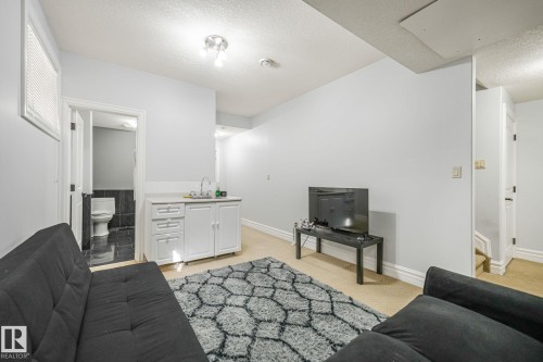 1511 68 Street Sw, Edmonton, AB - Indoor