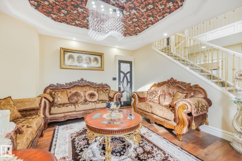 1511 68 Street Sw, Edmonton, AB - Indoor Photo Showing Living Room