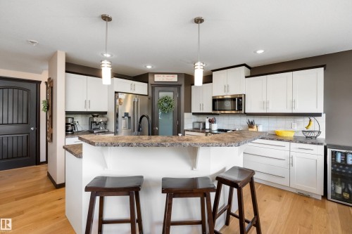 12 Henderson Bay, Spruce Grove, AB - Indoor Photo Showing Kitchen With Upgraded Kitchen