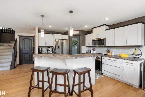 12 Henderson Bay, Spruce Grove, AB - Indoor Photo Showing Kitchen With Upgraded Kitchen
