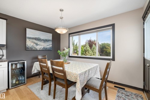 12 Henderson Bay, Spruce Grove, AB - Indoor Photo Showing Dining Room