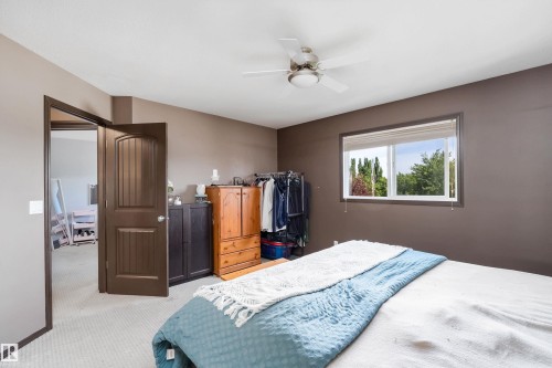 12 Henderson Bay, Spruce Grove, AB - Indoor Photo Showing Bedroom