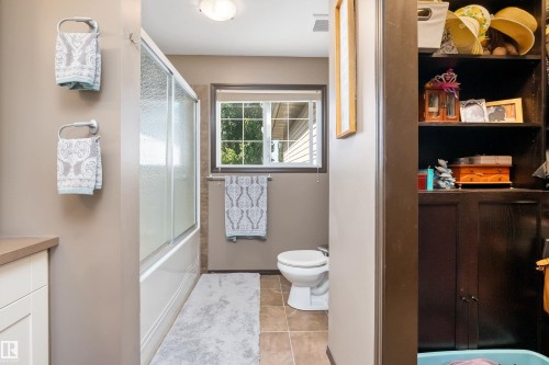 12 Henderson Bay, Spruce Grove, AB - Indoor Photo Showing Bathroom