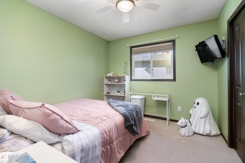12 Henderson Bay, Spruce Grove, AB - Indoor Photo Showing Bedroom