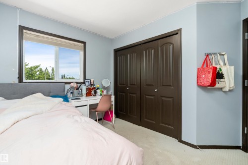 12 Henderson Bay, Spruce Grove, AB - Indoor Photo Showing Bedroom