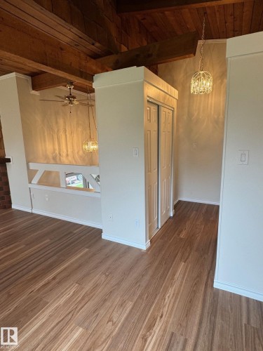 Exposed wood beam ceiling with wood-finish flooring - 482 Lee Ridge Road Nw, Edmonton, AB 