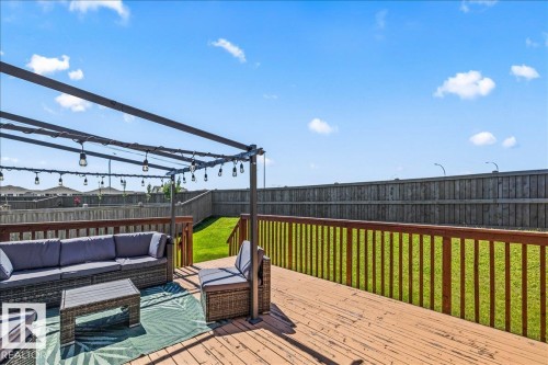 7281 Armour Crescent, Edmonton, AB 