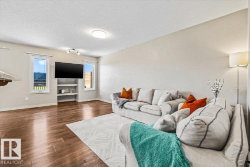 7281 Armour Crescent, Edmonton, AB 