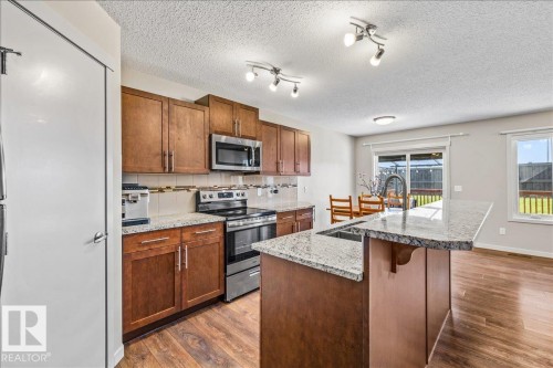 7281 Armour Crescent, Edmonton, AB 