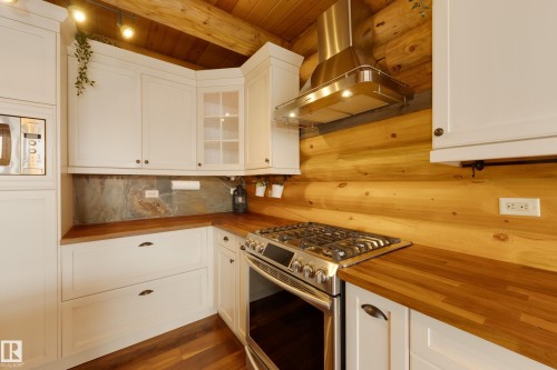 3-54227 Rge Road 275, Rural Sturgeon County, AB - Indoor Photo Showing Kitchen