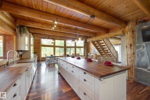 3-54227 Rge Road 275, Rural Sturgeon County, AB - Indoor Photo Showing Kitchen