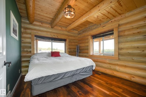 3-54227 Rge Road 275, Rural Sturgeon County, AB - Indoor Photo Showing Bedroom