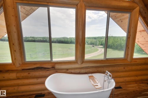 3-54227 Rge Road 275, Rural Sturgeon County, AB - Indoor Photo Showing Bathroom
