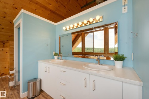 3-54227 Rge Road 275, Rural Sturgeon County, AB - Indoor Photo Showing Bathroom
