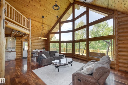 3-54227 Rge Road 275, Rural Sturgeon County, AB - Indoor Photo Showing Living Room
