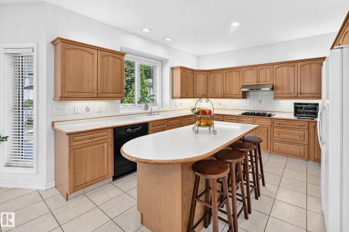 8820 158 Avenue, Edmonton, AB 