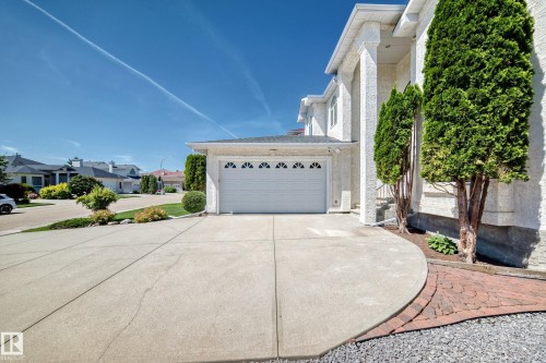 8820 158 Avenue, Edmonton, AB 