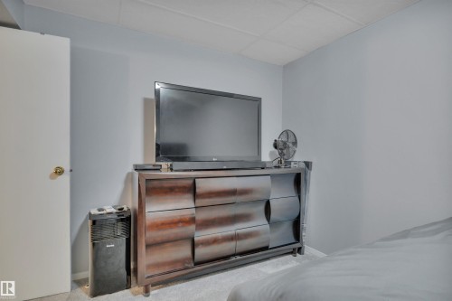 Image quality insufficient for description - 184 Garwood Cres, Wetaskiwin, AB - Indoor Photo Showing Other Room