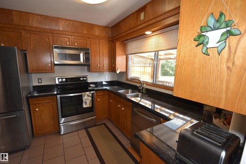 58 Wilson Crescent, Sherwood Park, AB - Indoor Photo Showing Kitchen With Double Sink