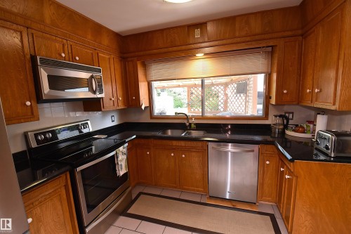 58 Wilson Crescent, Sherwood Park, AB - Indoor Photo Showing Kitchen With Double Sink